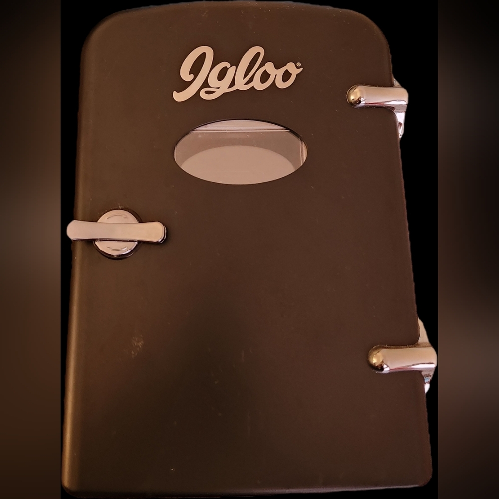 Igloo Black Mini Fridge